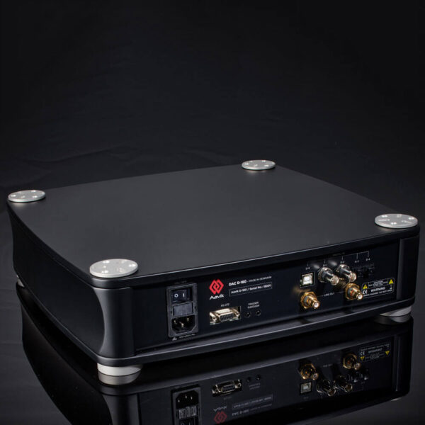 Aavik_D180_back-600x600