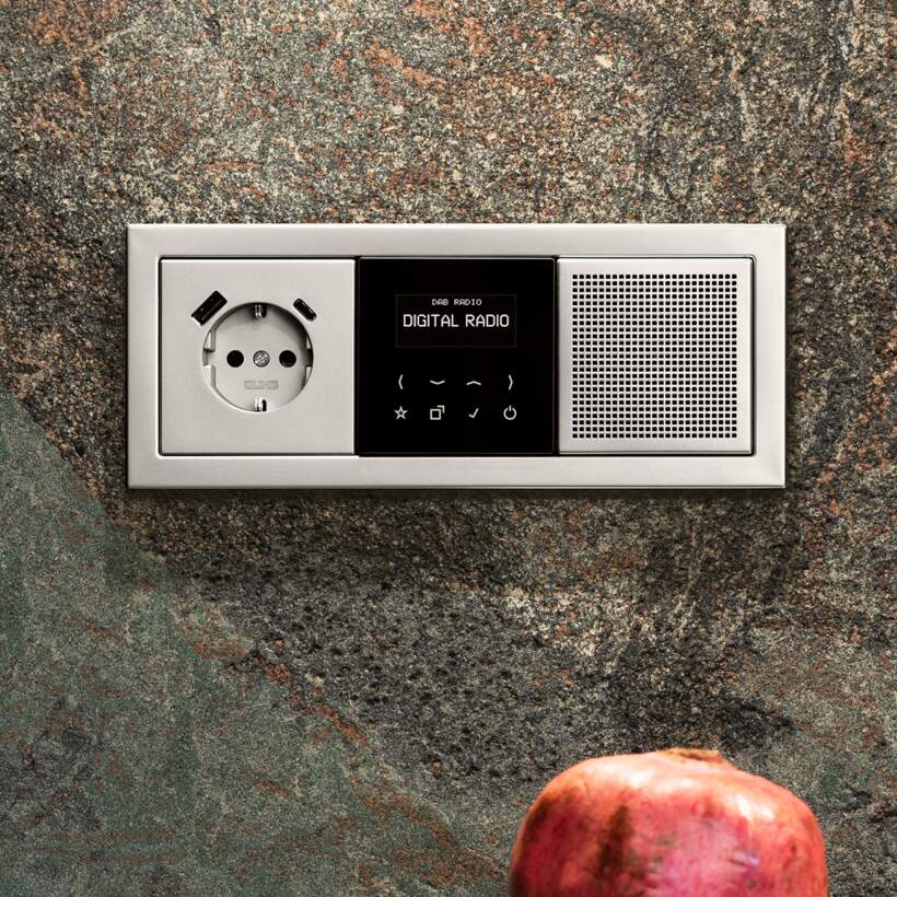 Header_SmartRadio_RGB