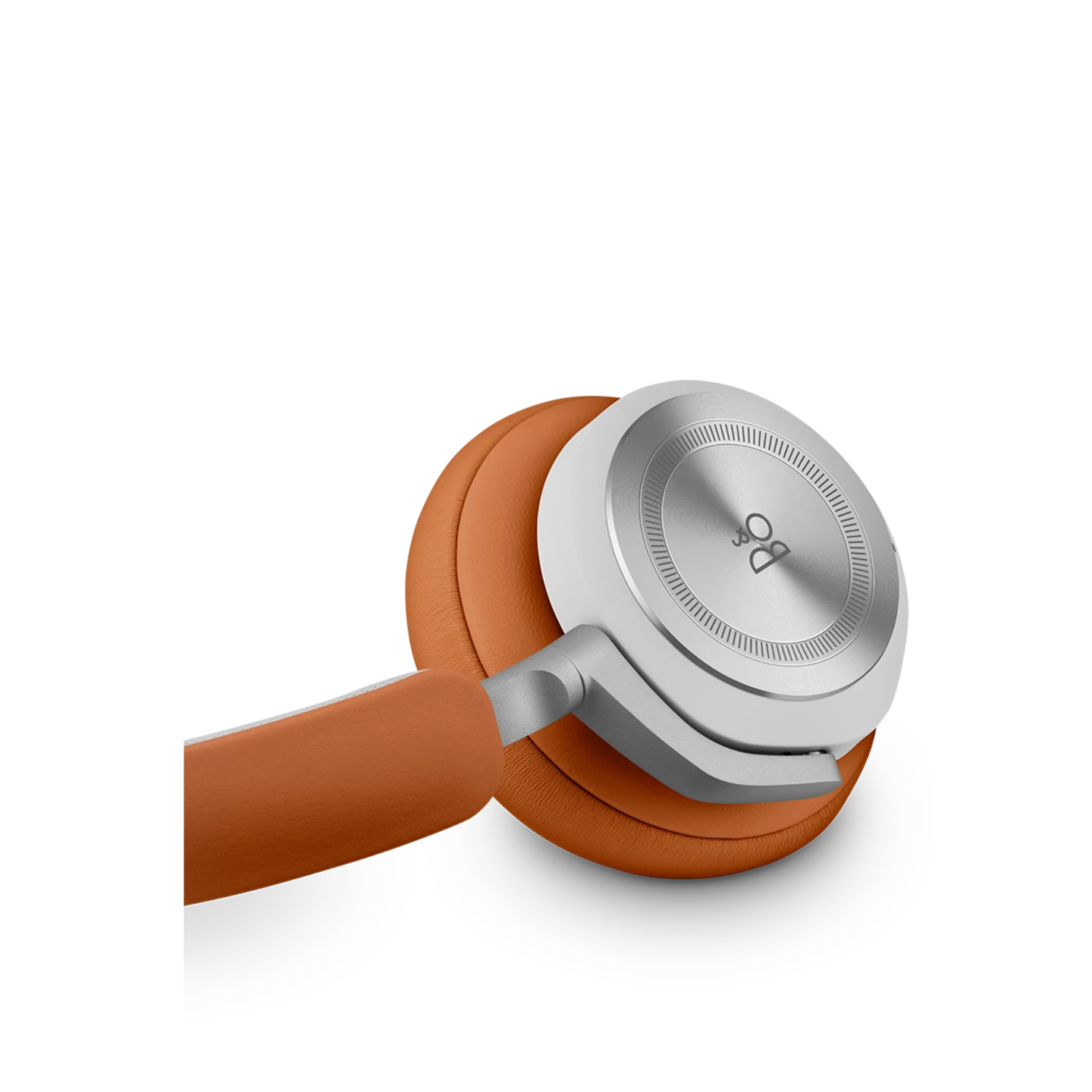 Packshot-Beoplay-HX-Timber-0063-Perspective-S1200x1200px